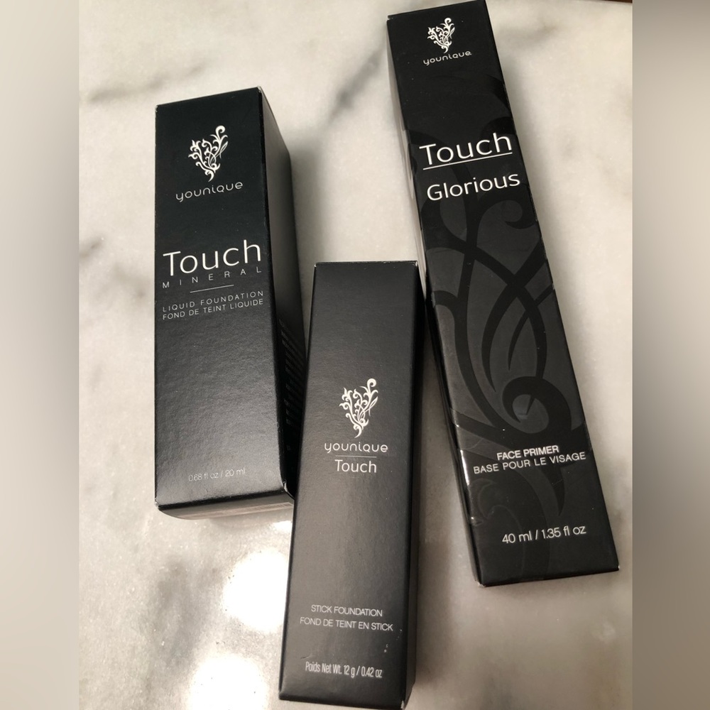 🌼Younique Face Bundle- Primer, Foundation, Highlighter🌼